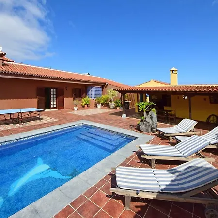 Alina - Con Piscina Privada Nyaraló *