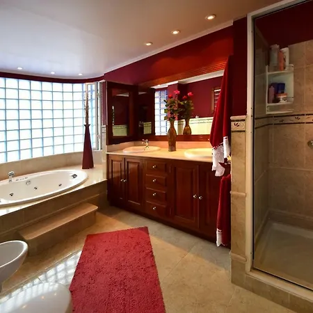 Nyaraló Alina - Con Piscina Privada