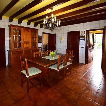 Alina - Con Piscina Privada Nyaraló *