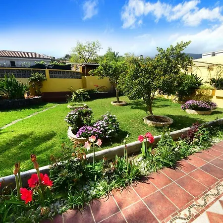 Alina - Con Piscina Privada Nyaraló *