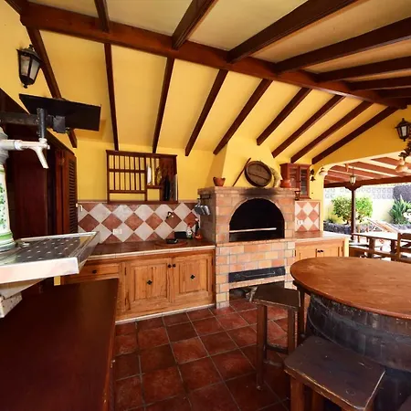 Alina - Con Piscina Privada Nyaraló