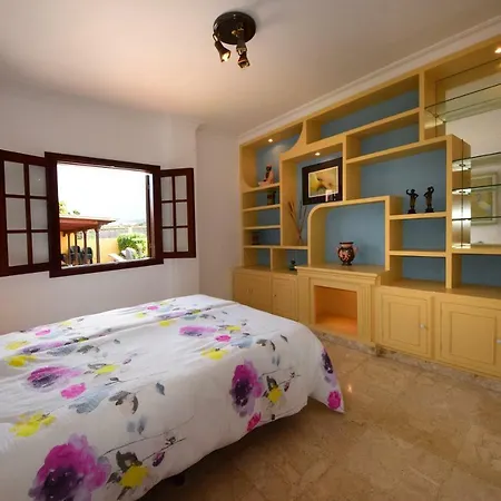 Alina - Con Piscina Privada Nyaraló *